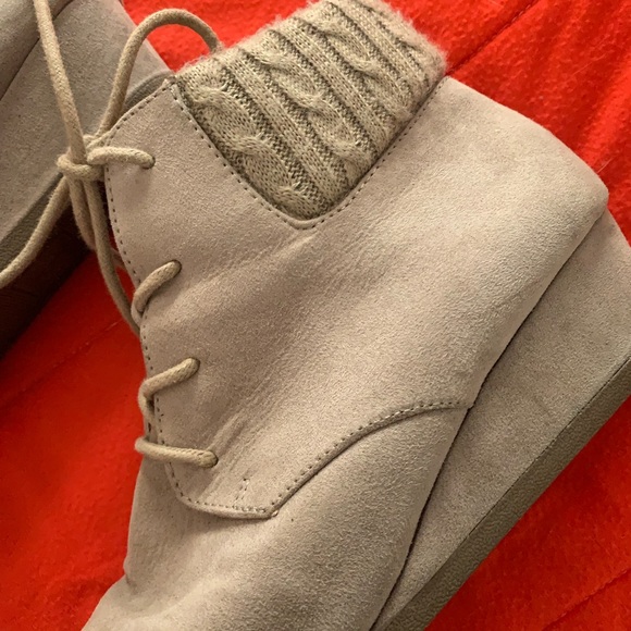 Booties size 7 - Picture 5 of 8